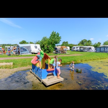 Waterspeeltuin Camping Tempelhof.jpg